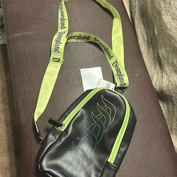 Disney cross body bag - Picture 4 of 9